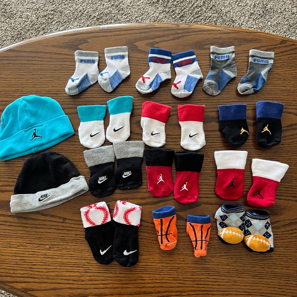 Babyboy socks and beanie Nike Jordan puma